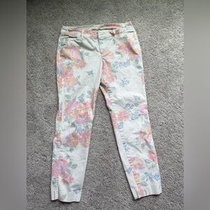 Old Navy Pixie Pants
Womens Size 4 Pink Floral
Flat Front Chino